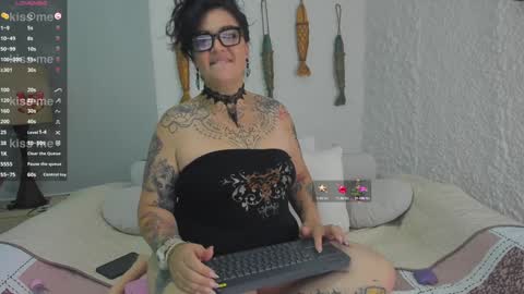 poisson_ivy_ online show from 01.23.25