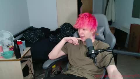 Snapshot of polarny05 chatting on 11.21.25 Polarny online show from 11.21.25