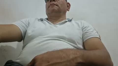 Snapshot of poli475 chatting on 01.29.25 poli online show from 01.29.25
