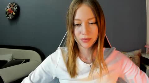 Snapshot of polihoney chatting on 01.15.25 Polina online show from 01.15.25