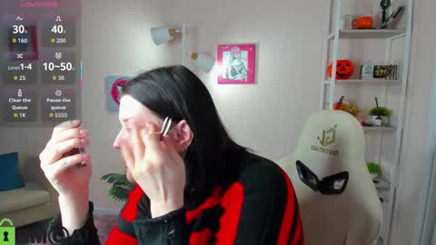 Polly online show from 11.26.25