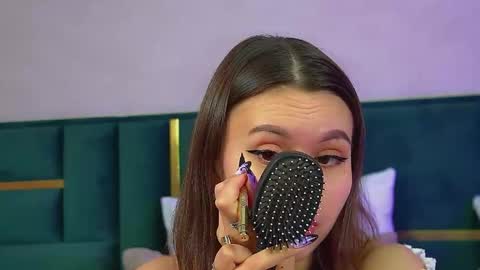 Polly online show from 11.26.25