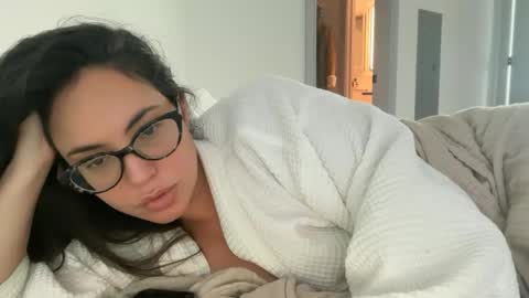 Snapshot of pollyyypocket chatting on 11.05.25 Polly Pocket online show from 11.05.25