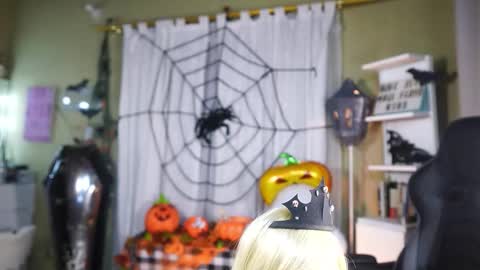 Snapshot of polvodeestrellas_ chatting on 10.26.25  - Help me Reach 100 thumbs up  online show from 10.26.25