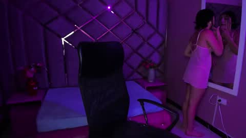 Snapshot of poly_sasha_ chatting on 10.27.25 poly sasha online show from 10.27.25