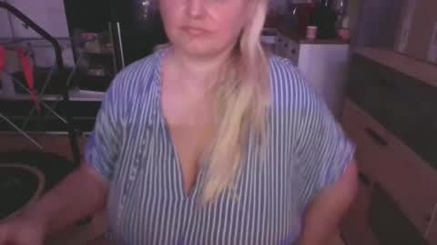 MelissOfficial online show from 02.05.25