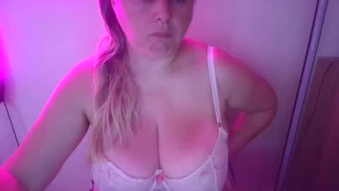 Snapshot of pornbusty chatting on 07.08.26 MelissOfficial online show from 07.08.26