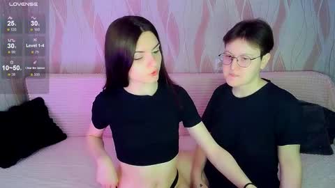 Snapshot of pornostendup chatting on 12.17.25 Ana and Tati online show from 12.17.25