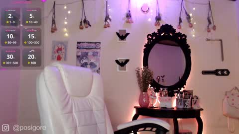 Snapshot of posigore chatting on 12.16.24 Anna Goth independient model online show from 12.16.24