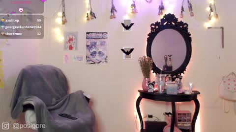 Snapshot of posigore chatting on 01.13.25 Anna Goth independient model online show from 01.13.25