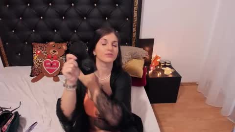 Ailyn online show from 11.13.25