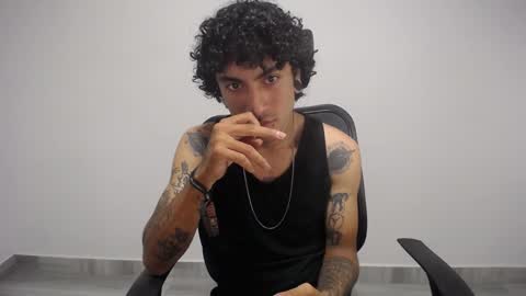 Snapshot of present_the_magic chatting on 01.15.25 Plux online show from 01.15.25