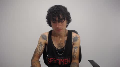 Snapshot of present_the_magic chatting on 01.23.25 Plux online show from 01.23.25