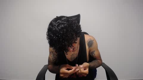 Snapshot of present_the_magic chatting on 01.30.25 Plux online show from 01.30.25