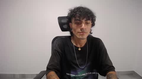 Snapshot of present_the_magic chatting on 02.24.25 Plux online show from 02.24.25