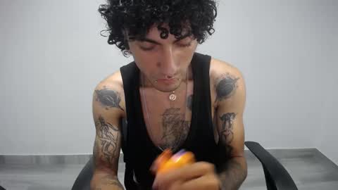 Snapshot of present_the_magic chatting on 03.04.25 Plux online show from 03.04.25