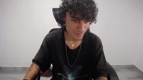 Snapshot of present_the_magic chatting on 03.07.25 Plux online show from 03.07.25