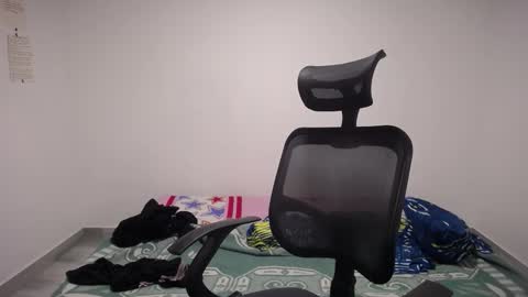 Snapshot of present_the_magic chatting on 10.17.25 Plux online show from 10.17.25
