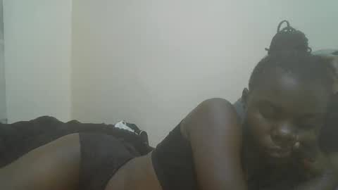 Snapshot of prettiest_doll chatting on 12.19.25 prettiest_doll online show from 12.19.25