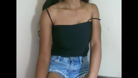 Snapshot of prettiethalia chatting on 10.23.25 prettiethalia online show from 10.23.25