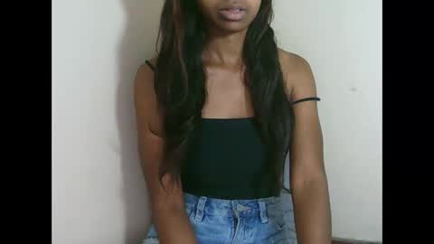 Snapshot of prettiethalia chatting on 10.23.25 prettiethalia online show from 10.23.25