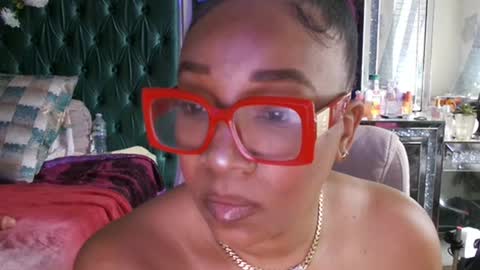Snapshot of pretty69queen chatting on 06.23.26 Yasmine pretty online show from 06.23.26
