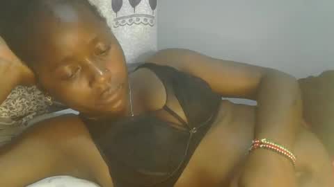 Snapshot of pretty_abella chatting on 02.01.25 abella online show from 02.01.25