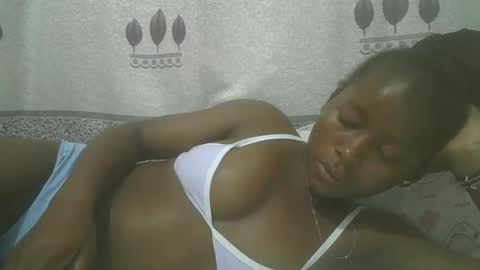 Snapshot of pretty_abella chatting on 02.10.25 abella online show from 02.10.25