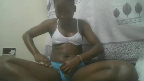 Snapshot of pretty_abella chatting on 02.18.25 abella online show from 02.18.25