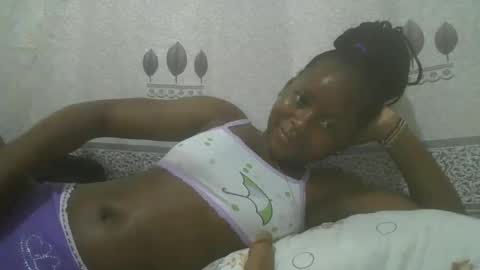 Snapshot of pretty_abella chatting on 02.19.25 abella online show from 02.19.25