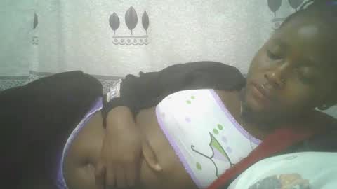 Snapshot of pretty_abella chatting on 02.19.25 abella online show from 02.19.25