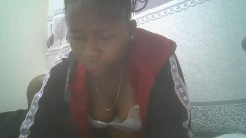 Snapshot of pretty_abella chatting on 02.21.25 abella online show from 02.21.25