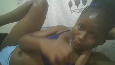 Snapshot of pretty_abella chatting on 02.21.25 abella online show from 02.21.25