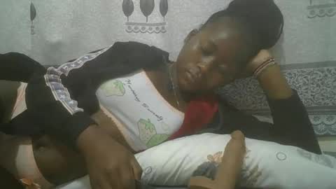 Snapshot of pretty_abella chatting on 02.23.25 abella online show from 02.23.25