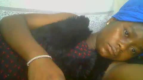 Snapshot of pretty_abella chatting on 10.04.25 abella online show from 10.04.25