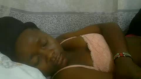 Snapshot of pretty_abella chatting on 10.10.25 abella online show from 10.10.25