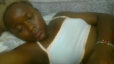 Snapshot of pretty_abella chatting on 10.14.25 abella online show from 10.14.25