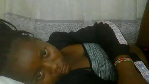 Snapshot of pretty_abella chatting on 10.16.25 abella online show from 10.16.25