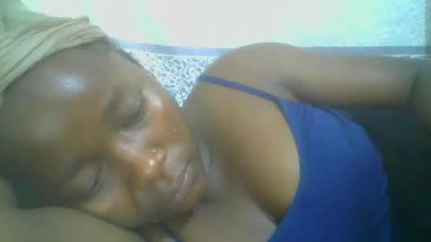 Snapshot of pretty_abella chatting on 10.17.25 abella online show from 10.17.25