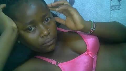 Snapshot of pretty_abella chatting on 10.19.25 abella online show from 10.19.25