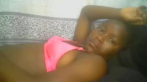 Snapshot of pretty_abella chatting on 10.20.25 abella online show from 10.20.25