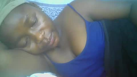 Snapshot of pretty_abella chatting on 10.21.25 abella online show from 10.21.25