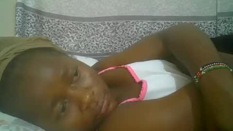 Snapshot of pretty_abella chatting on 10.22.25 abella online show from 10.22.25