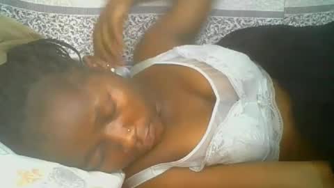 Snapshot of pretty_abella chatting on 10.24.25 abella online show from 10.24.25