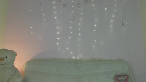 Snapshot of pretty_and_strong chatting on 10.04.25 pretty_and_strong online show from 10.04.25