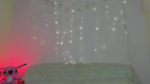 Snapshot of pretty_and_strong chatting on 10.13.25 pretty_and_strong online show from 10.13.25