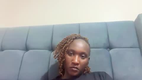 Snapshot of pretty_ellsie chatting on 10.08.25 independent model online show from 10.08.25