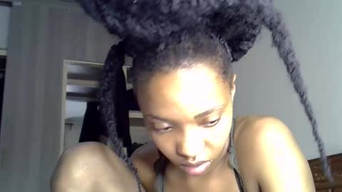 Snapshot of pretty_jazmine chatting on 09.11.25 Jaz online show from 09.11.25