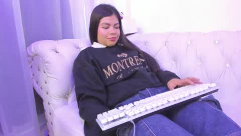 pretty online show from 11.21.25