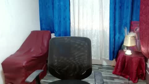 Snapshot of pretty_lady_kitty chatting on 12.12.24 pretty_lady_kitty online show from 12.12.24